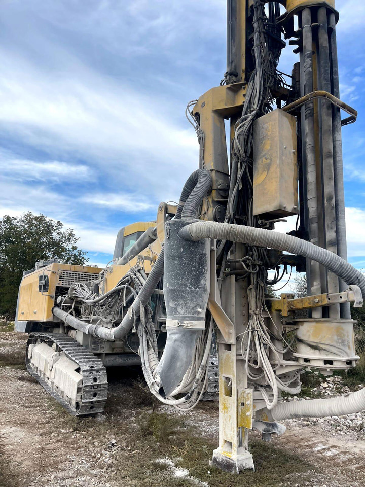 Atlas Copco ROC F9-CR - Anjungan pengeboran: gambar 3 Atlas Copco ROC F9-CR - Anjungan pengeboran: gambar 3