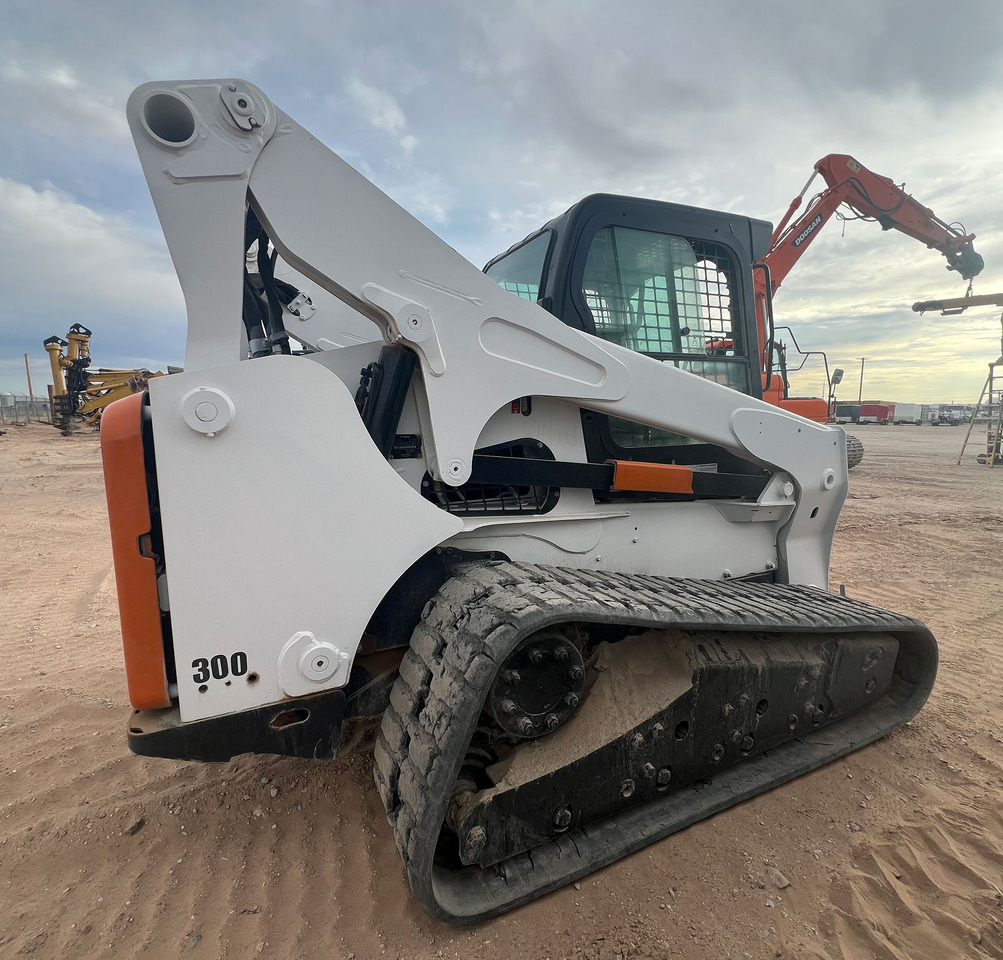 Bobcat T870 - Skid steer: gambar 5 Bobcat T870 - Skid steer: gambar 5