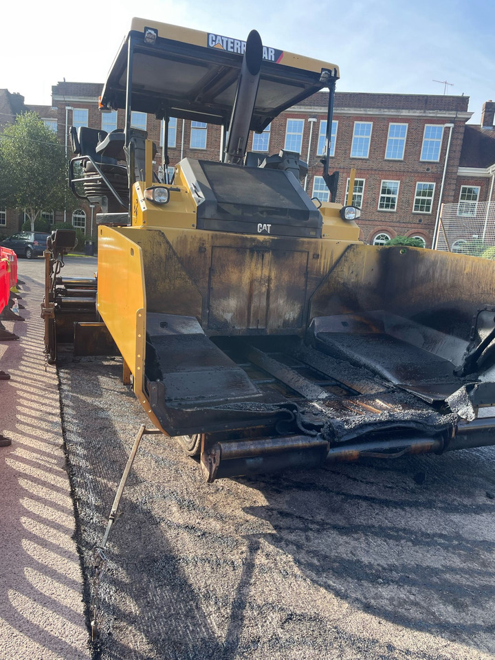 Caterpillar AP 555 F - Paver aspal: gambar 5 Caterpillar AP 555 F - Paver aspal: gambar 5