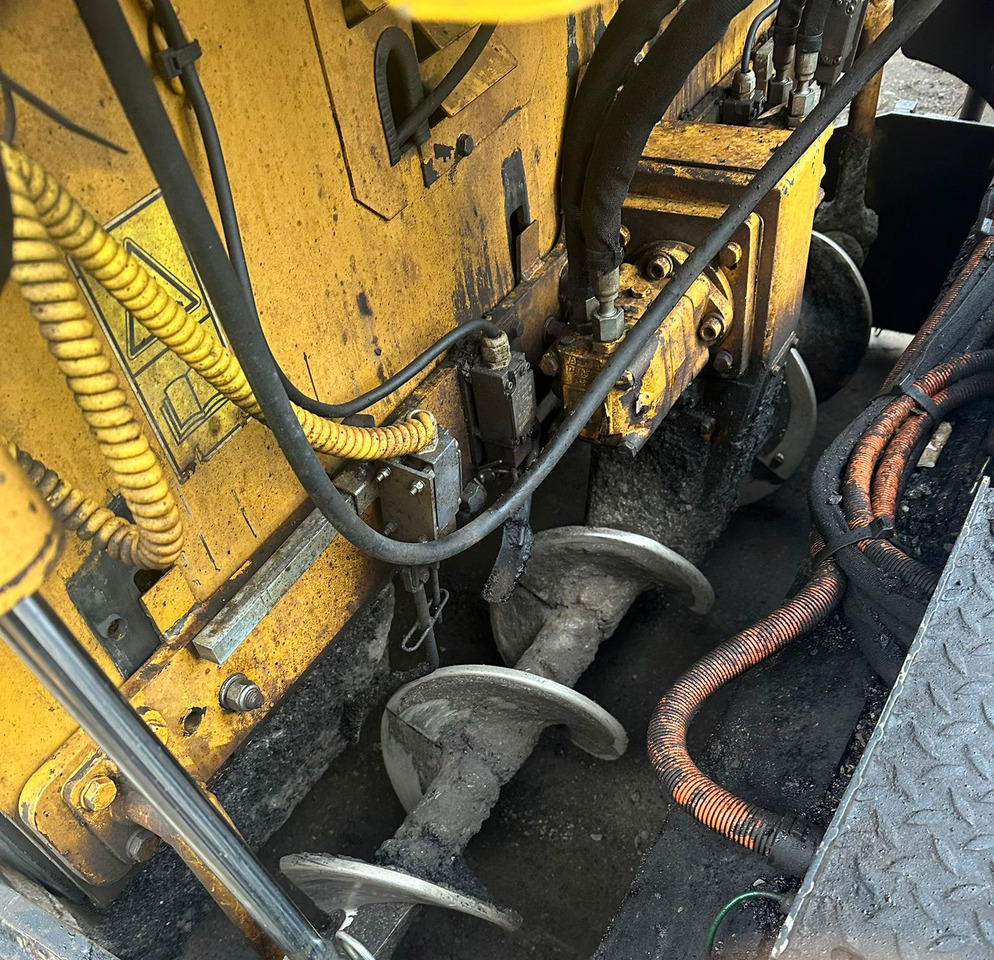 Paver aspal Caterpillar AP300D: gambar 6