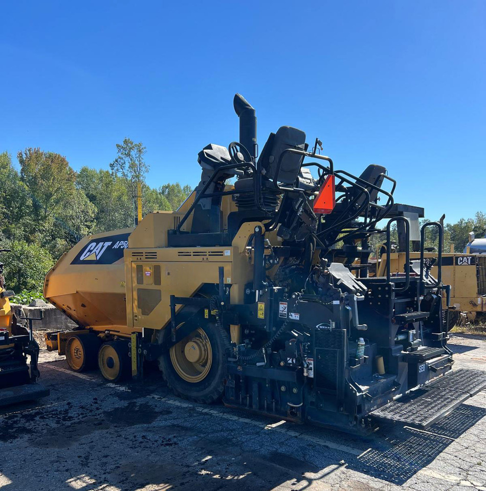Caterpillar AP500F - Paver aspal: gambar 3 Caterpillar AP500F - Paver aspal: gambar 3