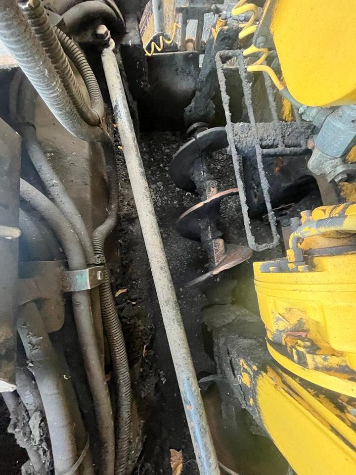 Paver aspal Caterpillar AP600: gambar 7 Paver aspal Caterpillar AP600: gambar 7