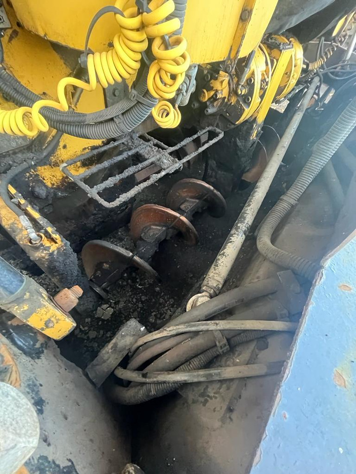 Paver aspal Caterpillar AP600: gambar 6 Paver aspal Caterpillar AP600: gambar 6