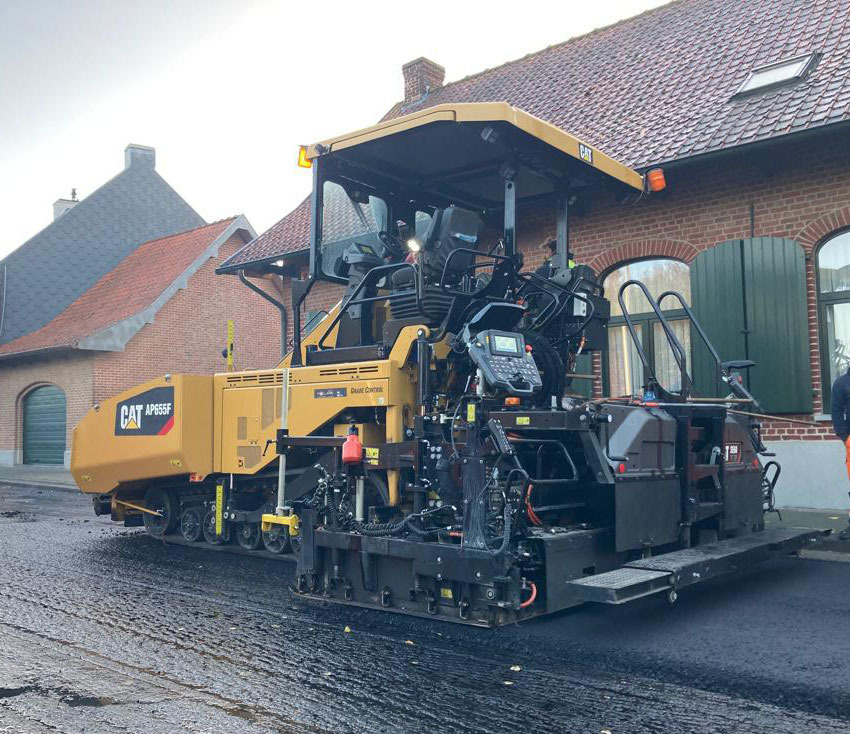 Caterpillar AP655F - Paver aspal: gambar 1 Caterpillar AP655F - Paver aspal: gambar 1