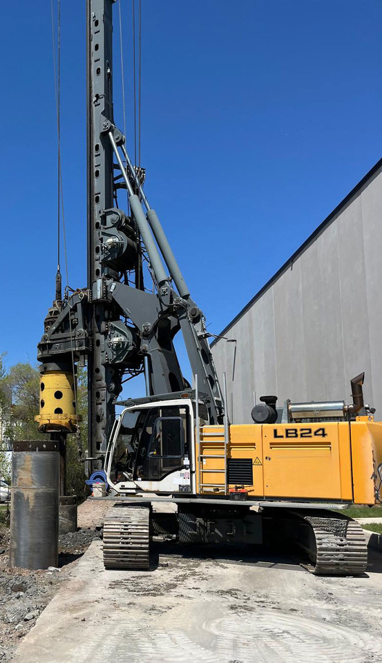 Liebherr LB-24 - Sopir tumpukan: gambar 2 Liebherr LB-24 - Sopir tumpukan: gambar 2