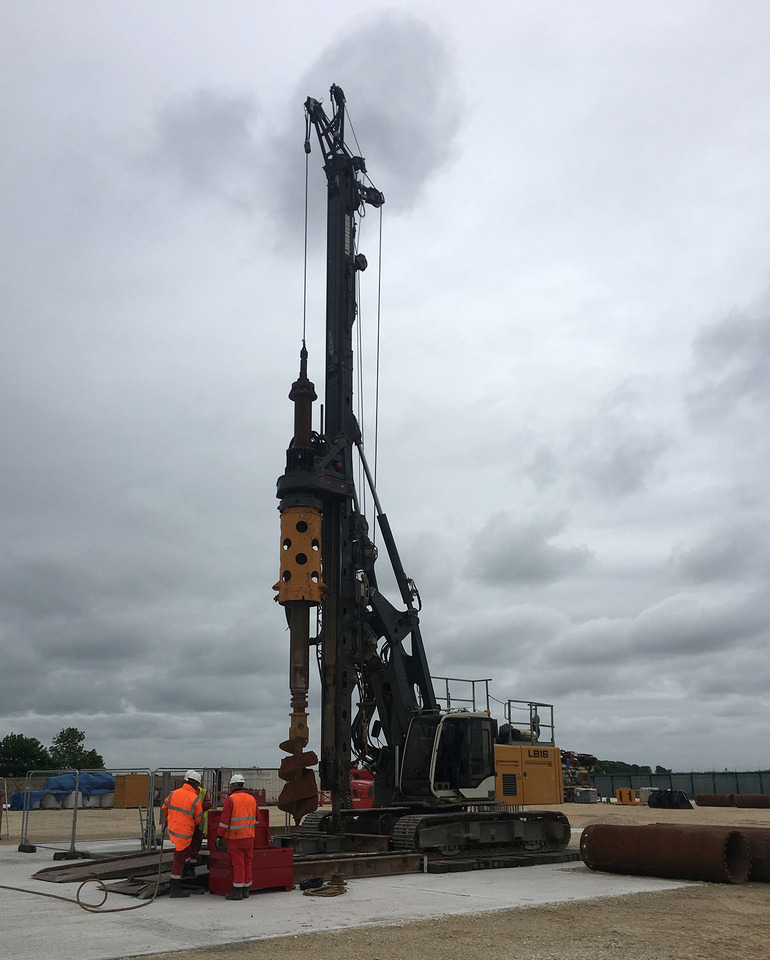 Liebherr LB16-180 - Sopir tumpukan: gambar 1 Liebherr LB16-180 - Sopir tumpukan: gambar 1