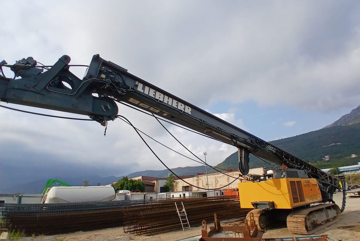 Liebherr LB28 - Sopir tumpukan: gambar 5 Liebherr LB28 - Sopir tumpukan: gambar 5