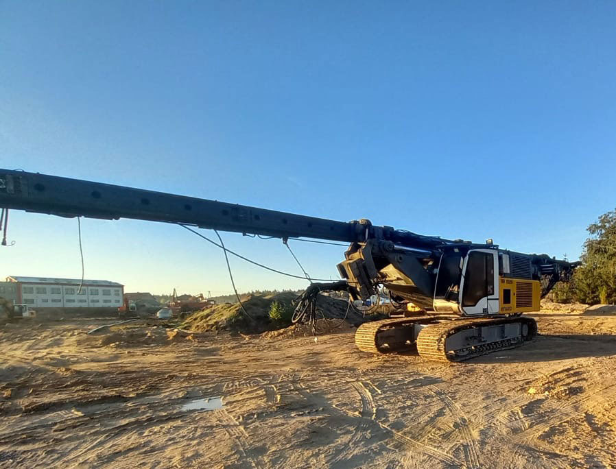 Liebherr LRB 155 - Sopir tumpukan: gambar 2 Liebherr LRB 155 - Sopir tumpukan: gambar 2