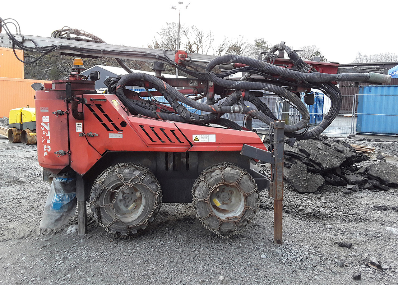 Anjungan pengeboran Sandvik Commando DC122 R: gambar 1