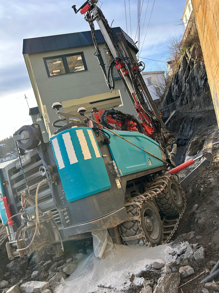 Sandvik Commando DC300Ri - Anjungan pengeboran: gambar 3 Sandvik Commando DC300Ri - Anjungan pengeboran: gambar 3