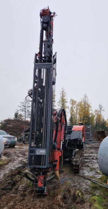 Sandvik Dino DC400Ri - Anjungan pengeboran: gambar 4 Sandvik Dino DC400Ri - Anjungan pengeboran: gambar 4