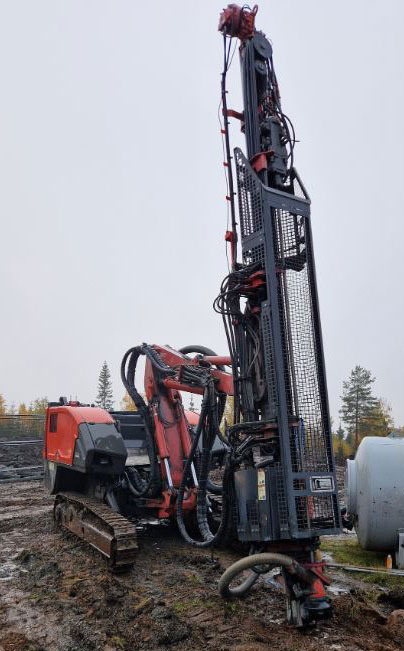 Sandvik Dino DC400Ri - Anjungan pengeboran: gambar 5 Sandvik Dino DC400Ri - Anjungan pengeboran: gambar 5