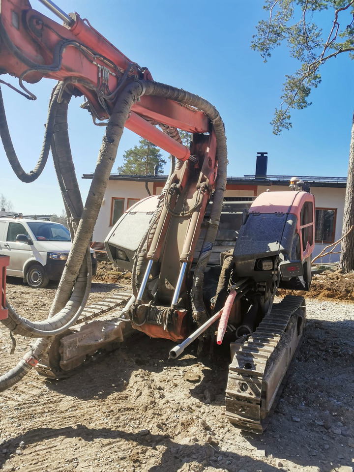 Sandvik Dino DC400Ri - Anjungan pengeboran: gambar 5 Sandvik Dino DC400Ri - Anjungan pengeboran: gambar 5