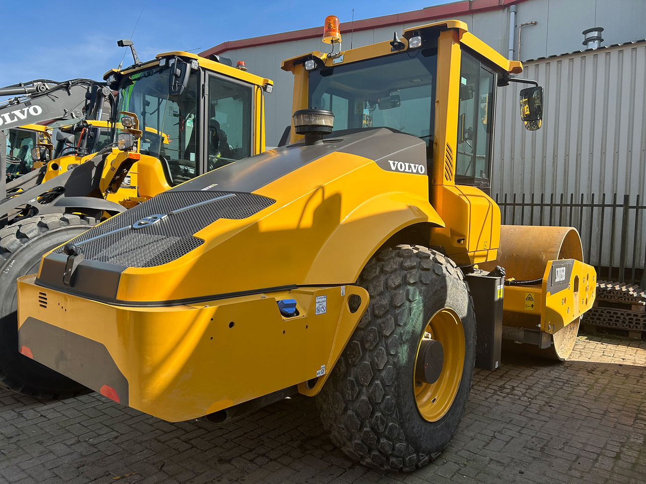 Volvo SD115B - Pemadat: gambar 3 Volvo SD115B - Pemadat: gambar 3