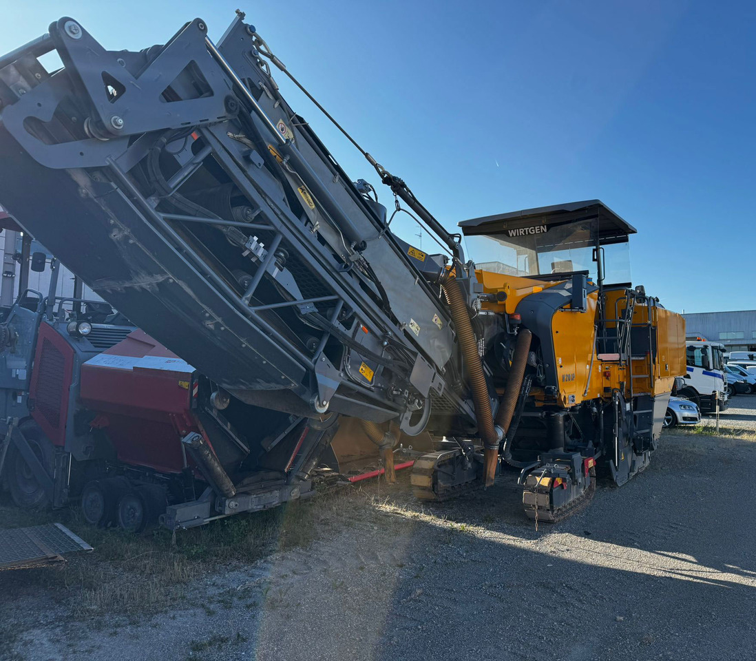 Wirtgen W 210 XP - Mesin penggilingan jalan: gambar 2 Wirtgen W 210 XP - Mesin penggilingan jalan: gambar 2
