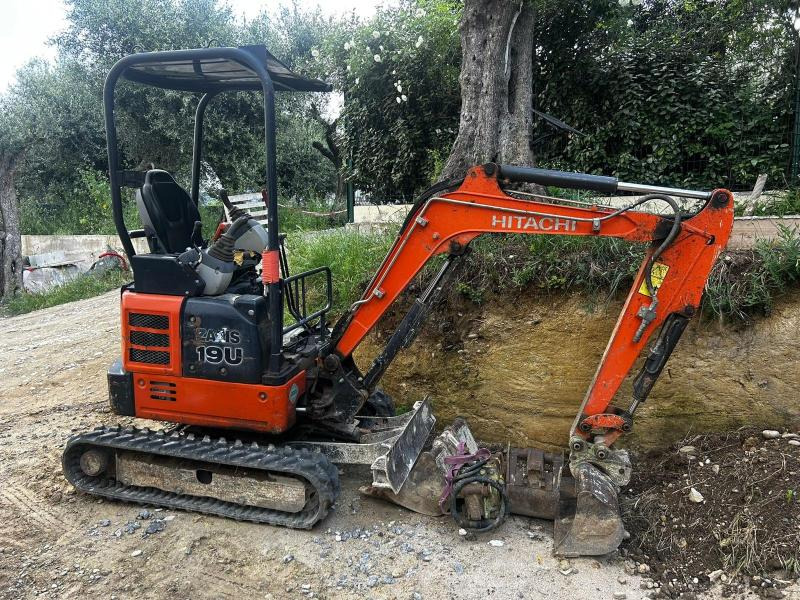 Hitachi zx19 - Ekskavator mini: gambar 1 Hitachi zx19 - Ekskavator mini: gambar 1
