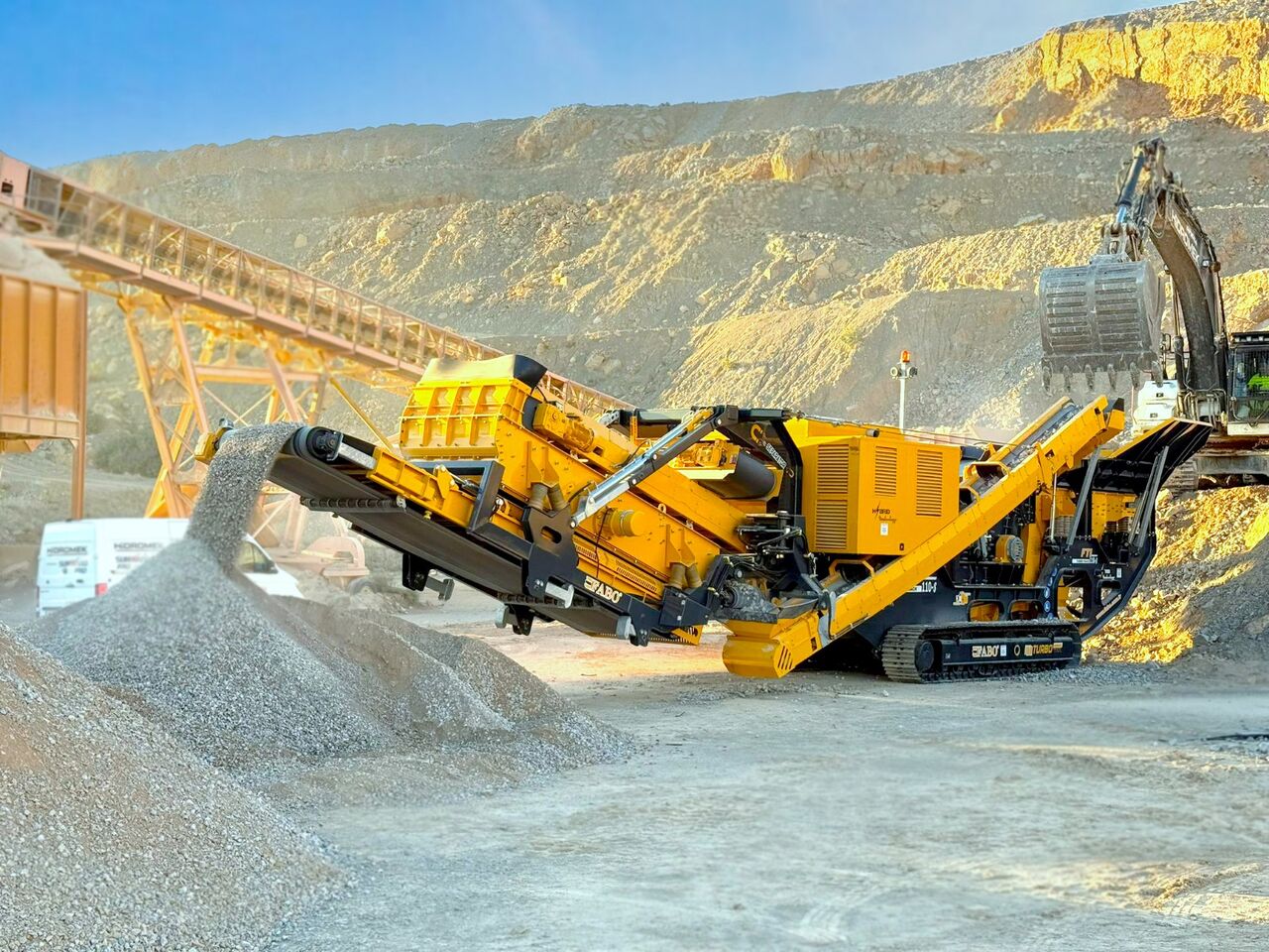 FABO Mobile crusher - Tanaman penghancur mobil: gambar 1 FABO Mobile crusher - Tanaman penghancur mobil: gambar 1