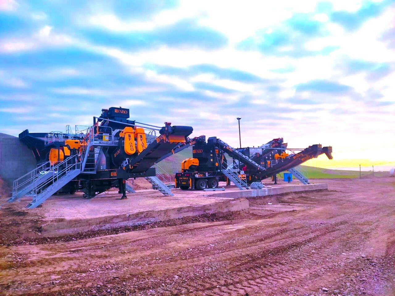 FABO Mobile crusher - Tanaman penghancur mobil: gambar 2 FABO Mobile crusher - Tanaman penghancur mobil: gambar 2