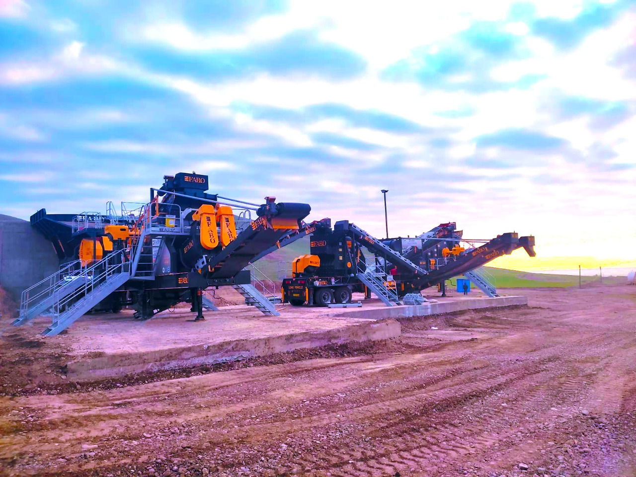 FABO Mobile crusher - Tanaman penghancur mobil: gambar 2 FABO Mobile crusher - Tanaman penghancur mobil: gambar 2