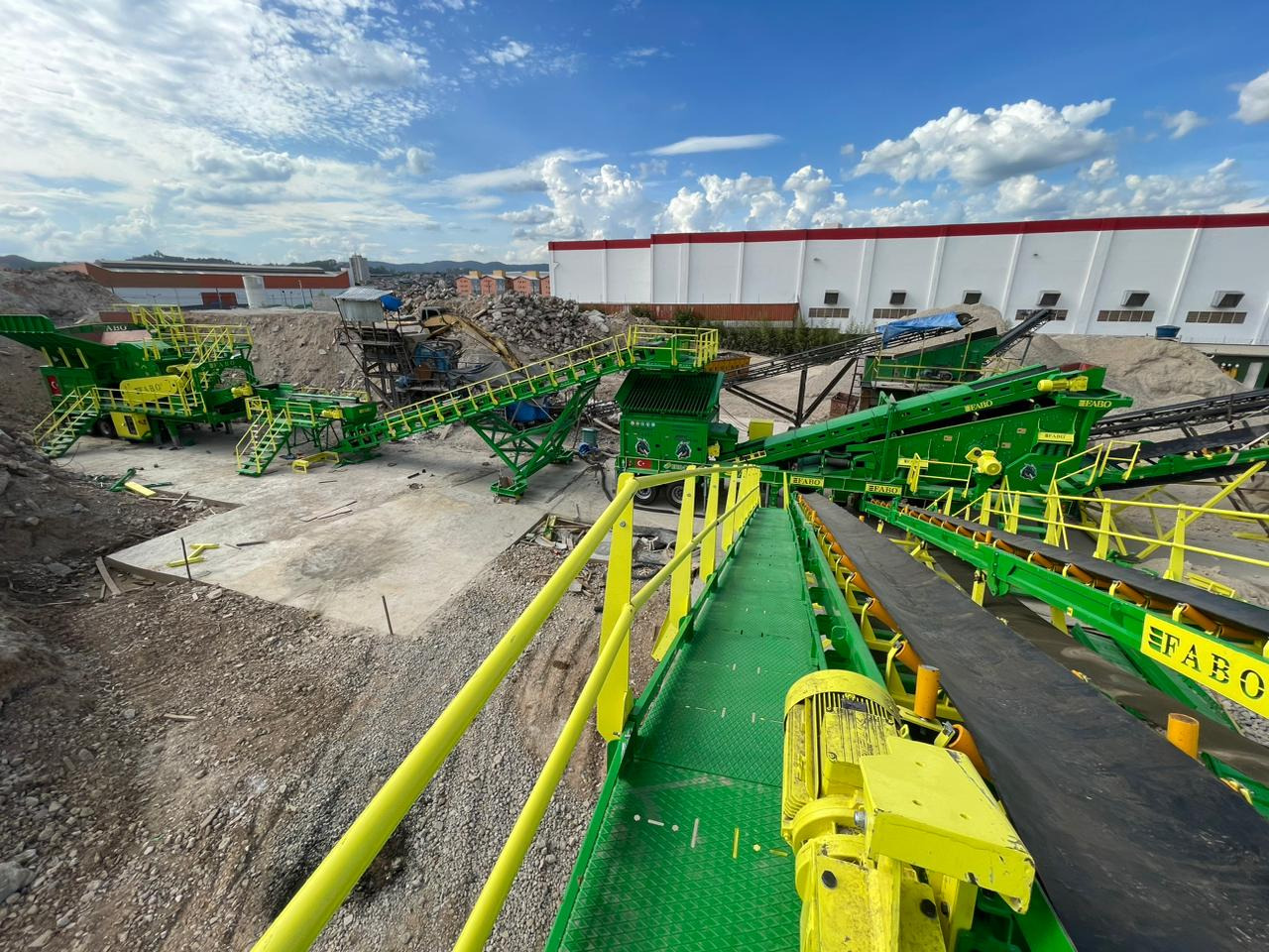 FABO Mobile crusher - Tanaman penghancur mobil: gambar 5 FABO Mobile crusher - Tanaman penghancur mobil: gambar 5