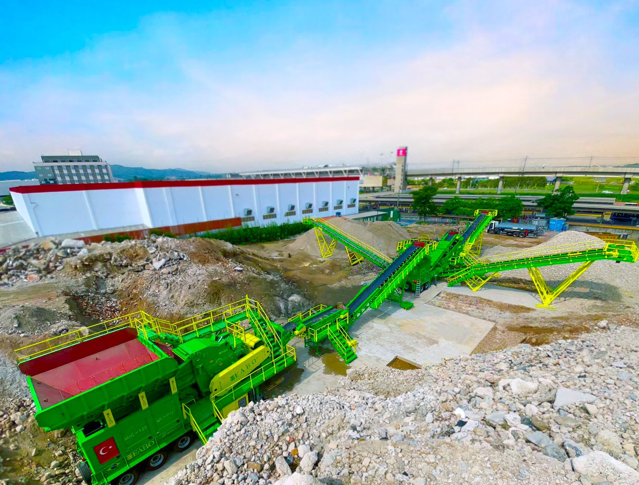 FABO Mobile crusher - Tanaman penghancur mobil: gambar 1 FABO Mobile crusher - Tanaman penghancur mobil: gambar 1