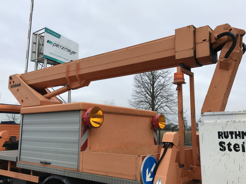Platform udara yang dipasang di truk MAN L75 14.224 BB Ruthmann Hubarbeitsbühne T 225: gambar 24