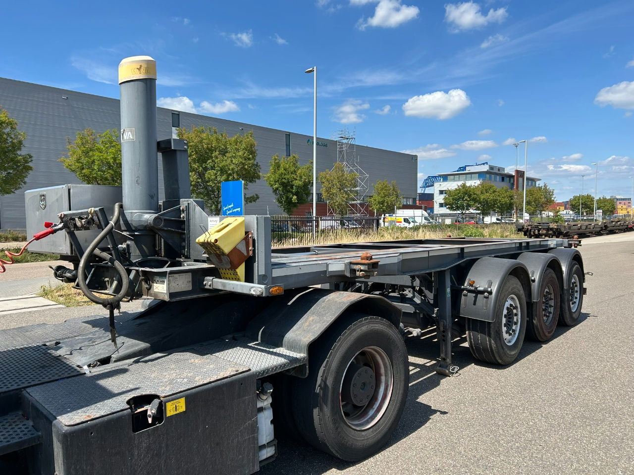 Mafa 2 x in stock 20 ft tipping chassis / disc brakes / lifting axle / alcoa wheels - Semi-trailer pengangkut mobil: gambar 1 Mafa 2 x in stock 20 ft tipping chassis / disc brakes / lifting axle / alcoa wheels - Semi-trailer pengangkut mobil: gambar 1
