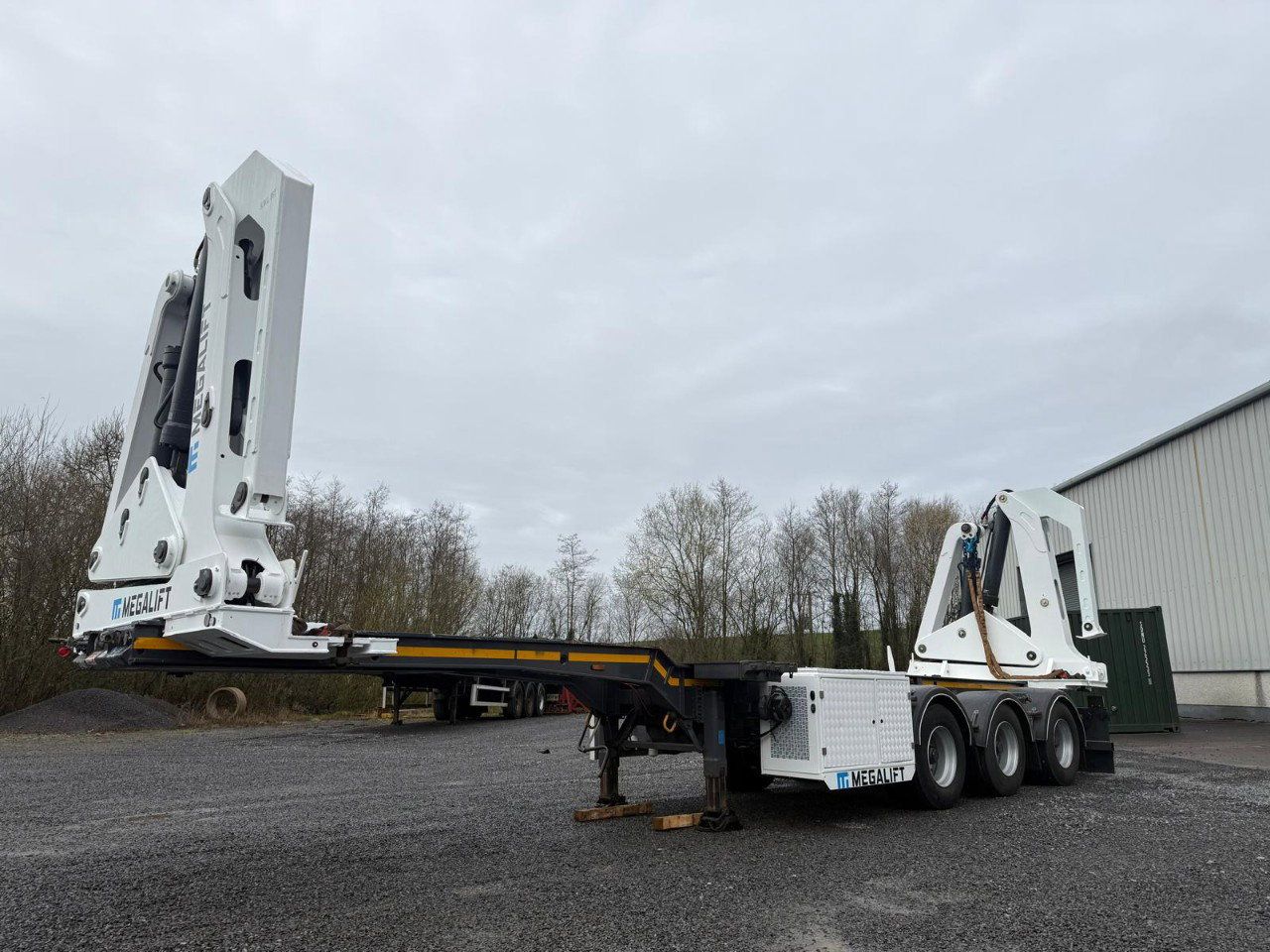 Mega 20 to 45 hc containers / Power pack / Steering axle - Semi-trailer pengangkut mobil: gambar 1 Mega 20 to 45 hc containers / Power pack / Steering axle - Semi-trailer pengangkut mobil: gambar 1