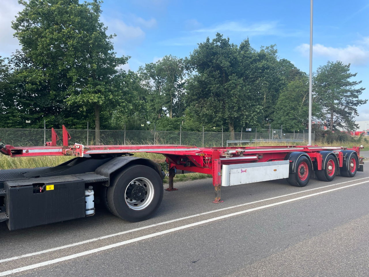 Renders ROC 16.27 CC X steering / Disc brakes /Lifring axle 20-30-40-45 FT HC - Semi-trailer pengangkut mobil: gambar 1 Renders ROC 16.27 CC X steering / Disc brakes /Lifring axle 20-30-40-45 FT HC - Semi-trailer pengangkut mobil: gambar 1