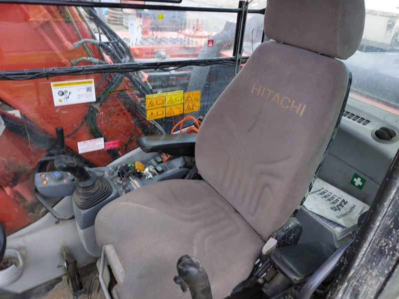 Ekskavator roda Hitachi ZX170W-5B: gambar 10