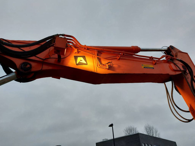 Ekskavator roda Hitachi ZX170W-5B: gambar 18