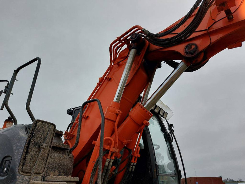 Ekskavator roda Hitachi ZX170W-5B: gambar 17