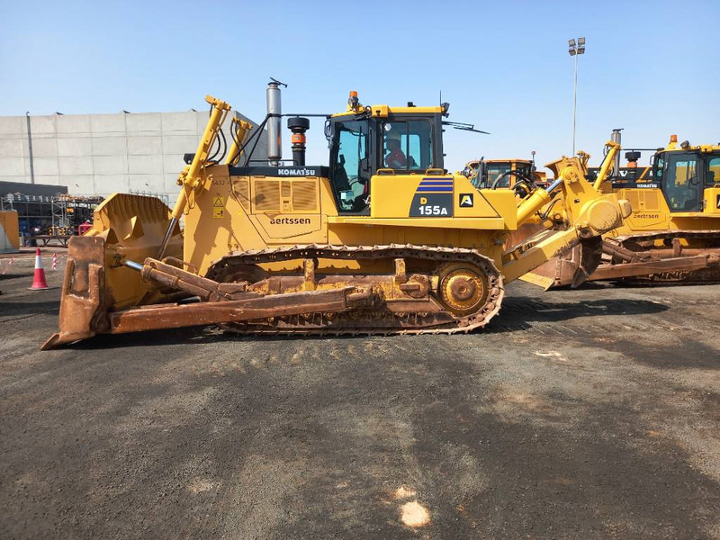 Komatsu D155A-6R (4 pcs available in Abu Dhabi) - Bulldozer: gambar 1 Komatsu D155A-6R (4 pcs available in Abu Dhabi) - Bulldozer: gambar 1