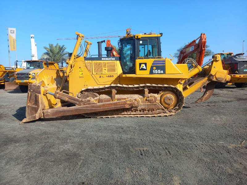 Komatsu D155A-6R (4 pcs available in Abu Dhabi) - Bulldozer: gambar 1 Komatsu D155A-6R (4 pcs available in Abu Dhabi) - Bulldozer: gambar 1