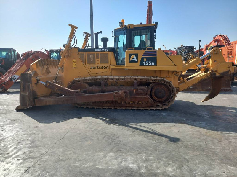 Komatsu D155A-6R (4 pcs available in Abu Dhabi) - Bulldozer: gambar 1 Komatsu D155A-6R (4 pcs available in Abu Dhabi) - Bulldozer: gambar 1
