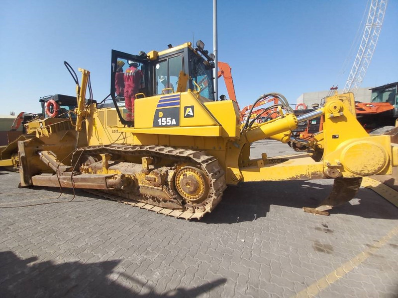 Komatsu D155A-6R (4 pcs available in Abu Dhabi) - Bulldozer: gambar 2 Komatsu D155A-6R (4 pcs available in Abu Dhabi) - Bulldozer: gambar 2
