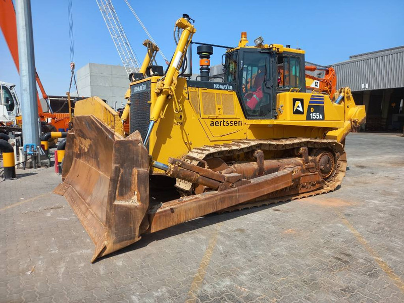 Komatsu D155A-6R (4 pieces available - Abu Dhabi) - Bulldozer: gambar 1 Komatsu D155A-6R (4 pieces available - Abu Dhabi) - Bulldozer: gambar 1