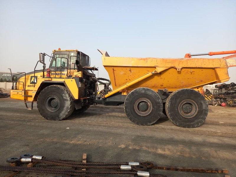 Komatsu HM400-3R (4 pcs available in Abu Dhabi) - Tempat sampah artikulasi: gambar 1 Komatsu HM400-3R (4 pcs available in Abu Dhabi) - Tempat sampah artikulasi: gambar 1