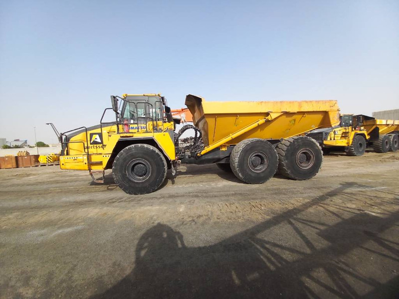 Komatsu HM400-3R (4 pcs available in Abu Dhabi) - Tempat sampah artikulasi: gambar 1 Komatsu HM400-3R (4 pcs available in Abu Dhabi) - Tempat sampah artikulasi: gambar 1