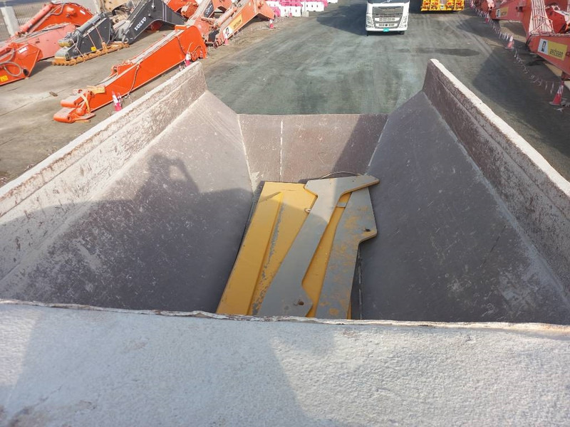 Komatsu HM400-3R (4 pcs available in Abu Dhabi) - Tempat sampah artikulasi: gambar 5 Komatsu HM400-3R (4 pcs available in Abu Dhabi) - Tempat sampah artikulasi: gambar 5