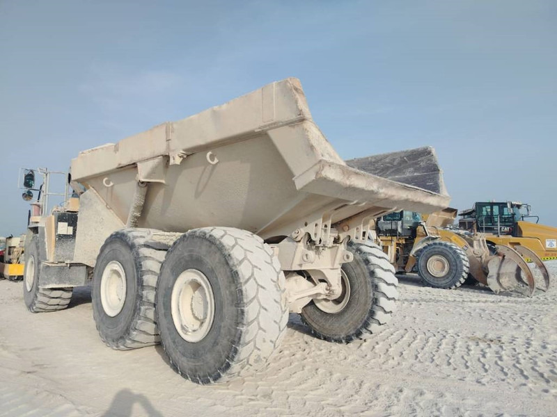 Komatsu HM400-3R (4 pieces available in Abu Dhabi) - Tempat sampah artikulasi: gambar 5 Komatsu HM400-3R (4 pieces available in Abu Dhabi) - Tempat sampah artikulasi: gambar 5
