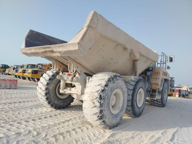 Komatsu HM400-3R (4 pieces available in Abu Dhabi) - Tempat sampah artikulasi: gambar 5 Komatsu HM400-3R (4 pieces available in Abu Dhabi) - Tempat sampah artikulasi: gambar 5