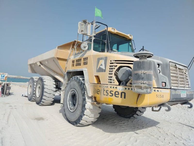 Komatsu HM400-3R (4 pieces available in Abu Dhabi) - Tempat sampah artikulasi: gambar 4 Komatsu HM400-3R (4 pieces available in Abu Dhabi) - Tempat sampah artikulasi: gambar 4