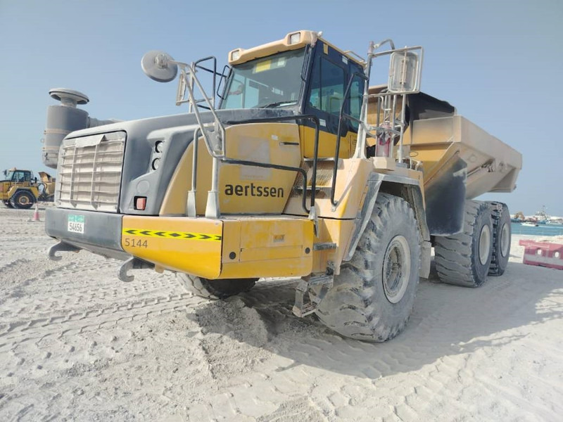 Komatsu HM400-3R (4 pieces available in Abu Dhabi) - Tempat sampah artikulasi: gambar 3 Komatsu HM400-3R (4 pieces available in Abu Dhabi) - Tempat sampah artikulasi: gambar 3