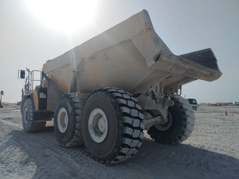 Komatsu HM400-3R (4 pieces available in Abu Dhabi) - Tempat sampah artikulasi: gambar 4 Komatsu HM400-3R (4 pieces available in Abu Dhabi) - Tempat sampah artikulasi: gambar 4
