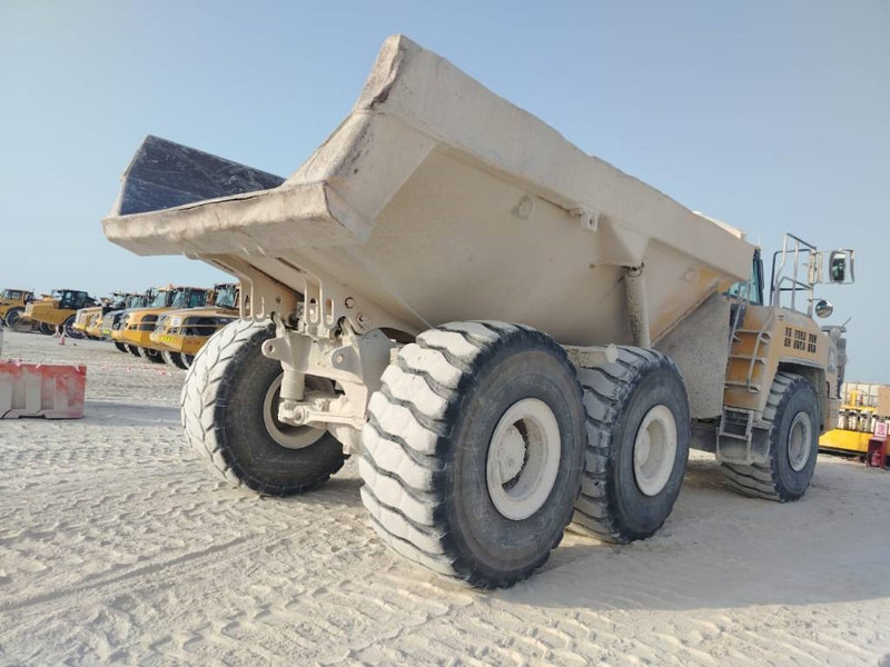 Komatsu HM400-3R (4 pieces available in Abu Dhabi) - Tempat sampah artikulasi: gambar 4 Komatsu HM400-3R (4 pieces available in Abu Dhabi) - Tempat sampah artikulasi: gambar 4