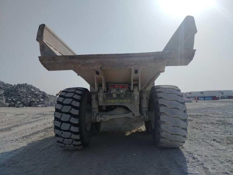Komatsu HM400-3R (4 pieces available in Abu Dhabi) - Tempat sampah artikulasi: gambar 5 Komatsu HM400-3R (4 pieces available in Abu Dhabi) - Tempat sampah artikulasi: gambar 5