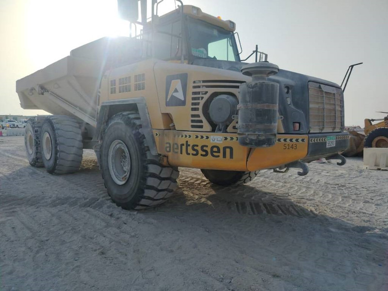 Komatsu HM400-3R (4 pieces available in Abu Dhabi) - Tempat sampah artikulasi: gambar 4 Komatsu HM400-3R (4 pieces available in Abu Dhabi) - Tempat sampah artikulasi: gambar 4