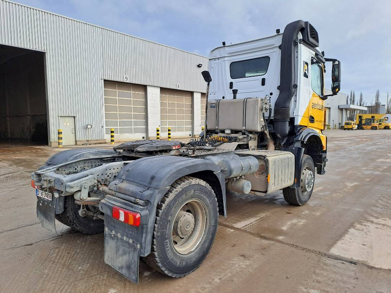 Mercedes-Benz Arocs 2045 - Tractor head: gambar 4 Mercedes-Benz Arocs 2045 - Tractor head: gambar 4