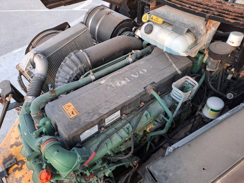 Tempat sampah artikulasi Volvo A40F (Abu Dhabi): gambar 11